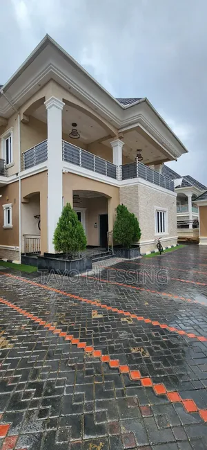 Furnished 4bdrm Chalet in Kaura for sale