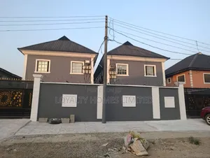 3bdrm Duplex in Akute Ajuwon for sale