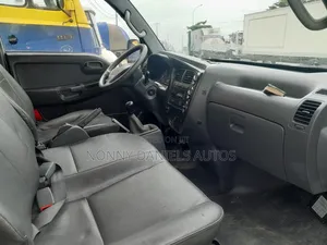 Kia Granbird 2015 White