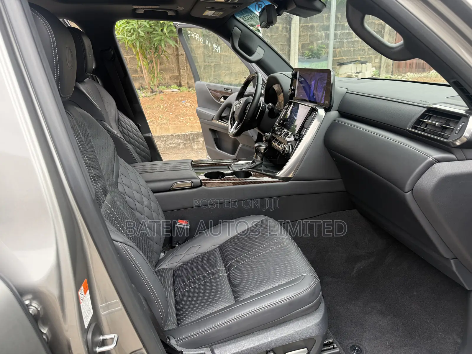 Lexus LX 2023 Silver