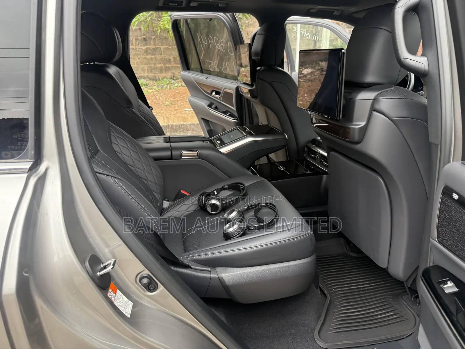 Lexus LX 2023 Silver