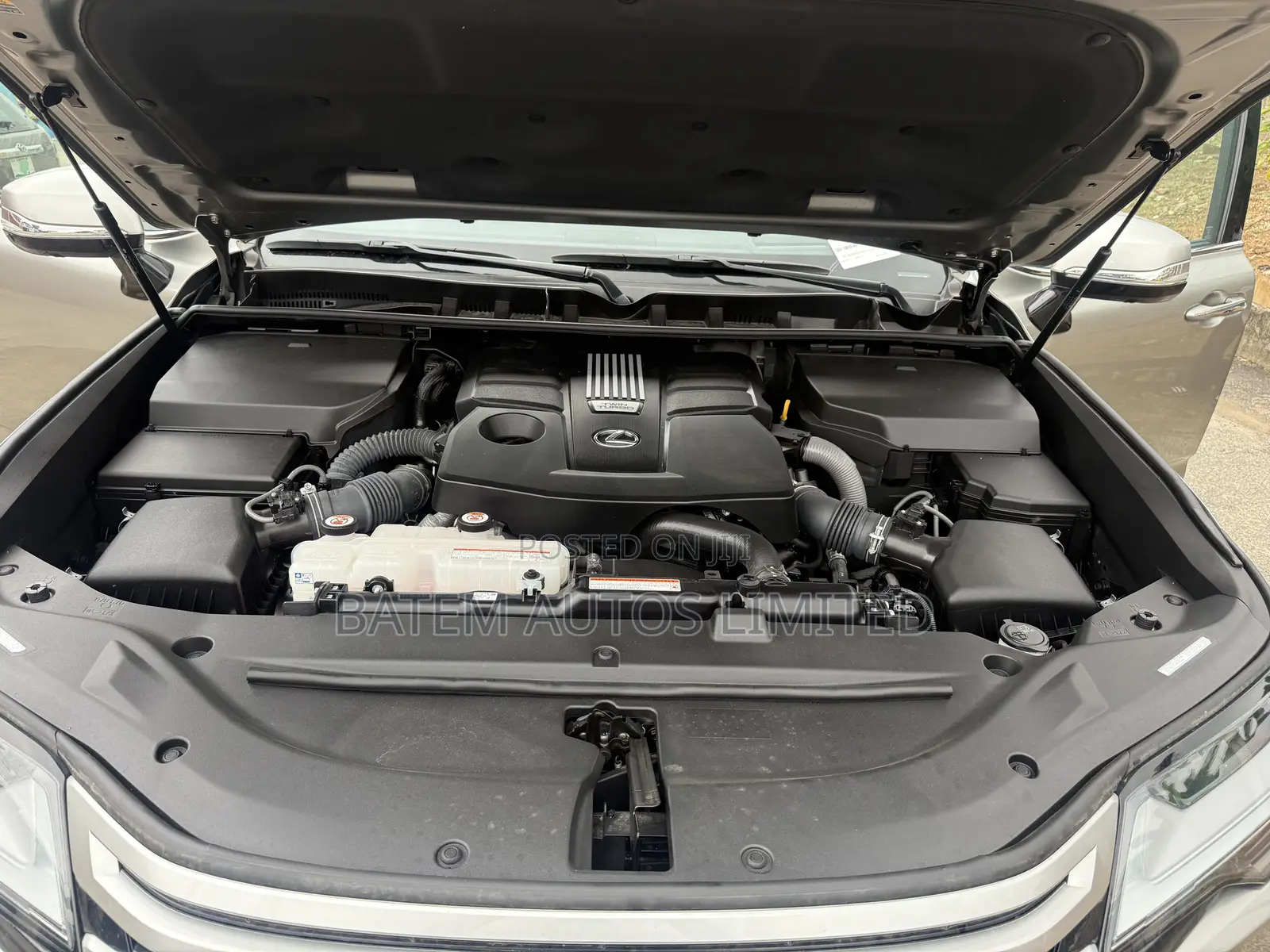 Lexus LX 2023 Silver