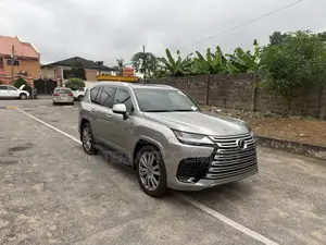 Lexus LX 2023 Silver