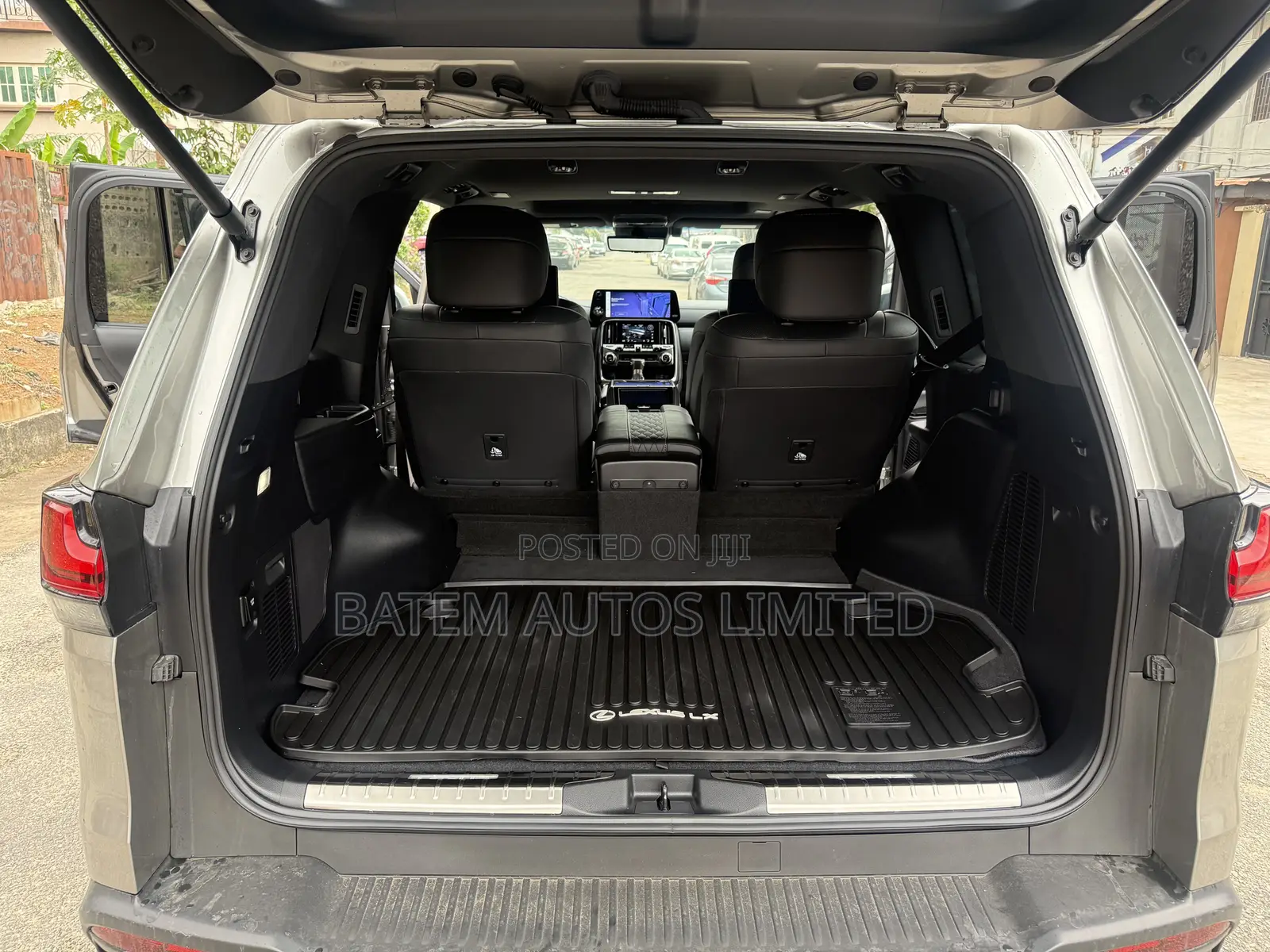 Lexus LX 2023 Silver