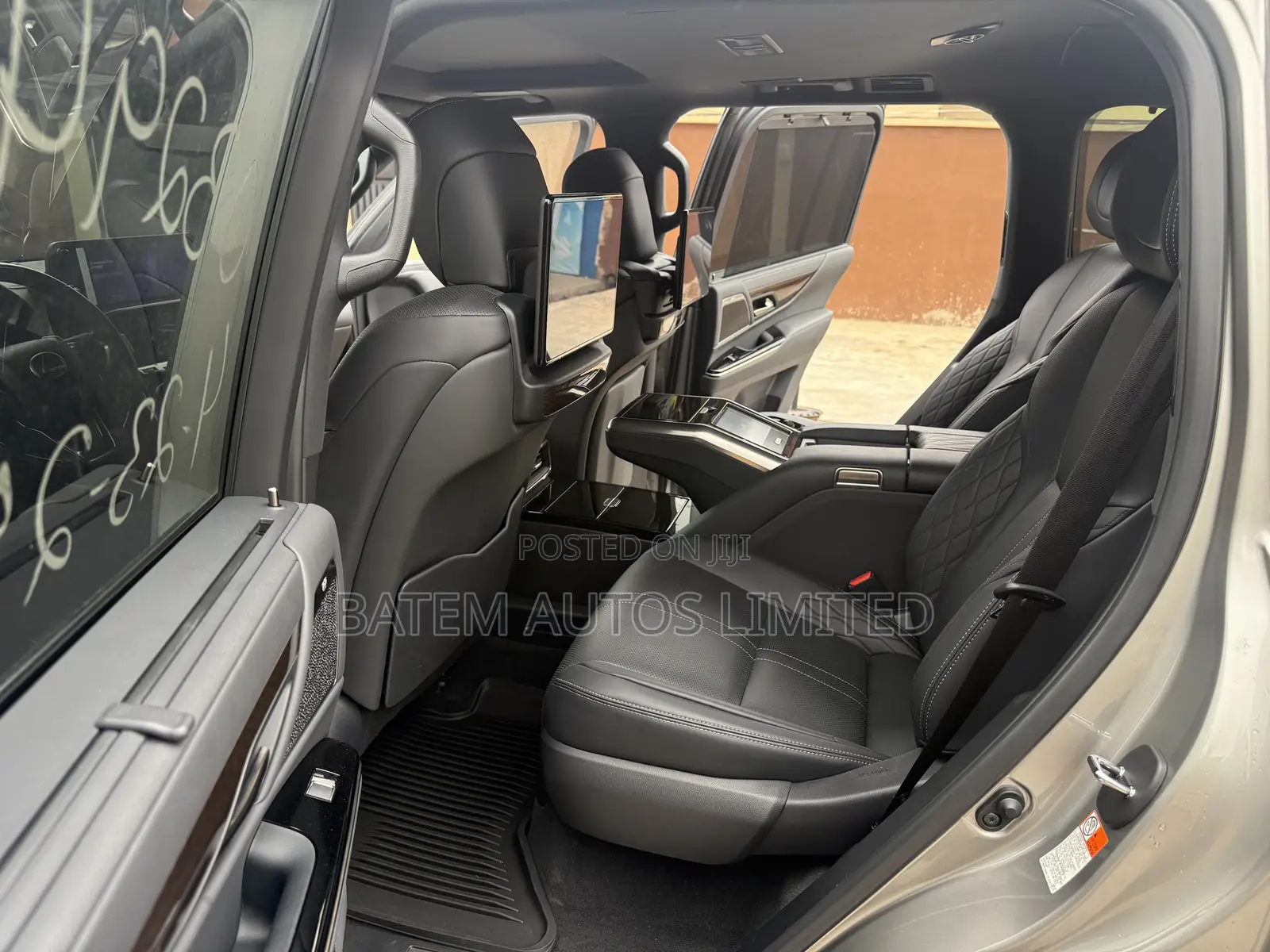 Lexus LX 2023 Silver