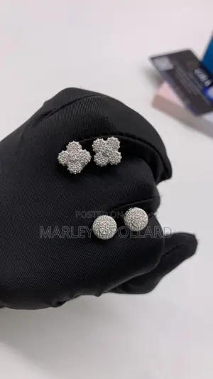 Flower Shaped Vvs1 Moissanite Sterling Silver Earrings