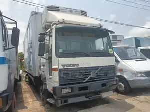 Volvo Refrigerator Truck With Lift Gate and Sound Cooling Unit Europe