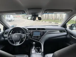 Toyota Camry SE FWD (2.5L 4cyl 8AM) 2018 Silver