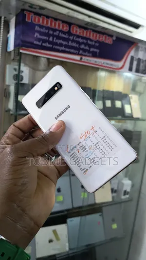 Photo - Samsung Galaxy S10 Plus 1 TB White