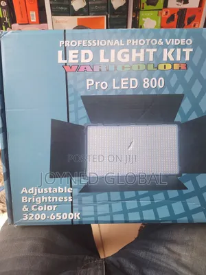 Led Light 800 for Your Professional and Video Kit.