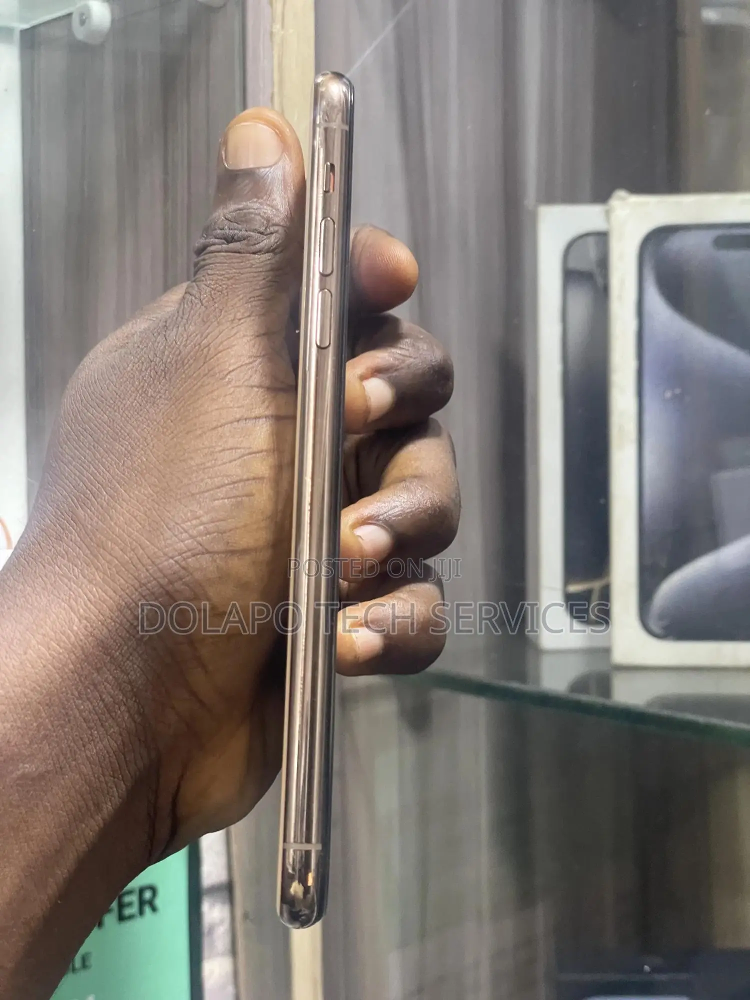 Apple iPhone 11 Pro Max 64 GB Gold