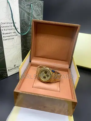 Gold Plain Analog Hublot Watch