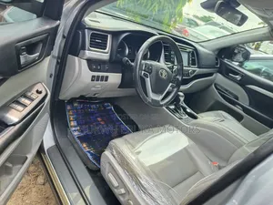 Toyota Highlander XLE 2019 Silver