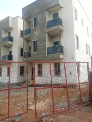 5bdrm Duplex in Legislative Quarters for sale