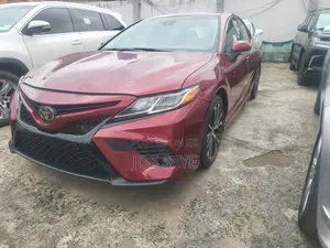 Toyota Camry SE FWD (2.5L 4cyl 8AM) 2018 Burgundy