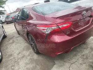 Toyota Camry SE FWD (2.5L 4cyl 8AM) 2018 Burgundy