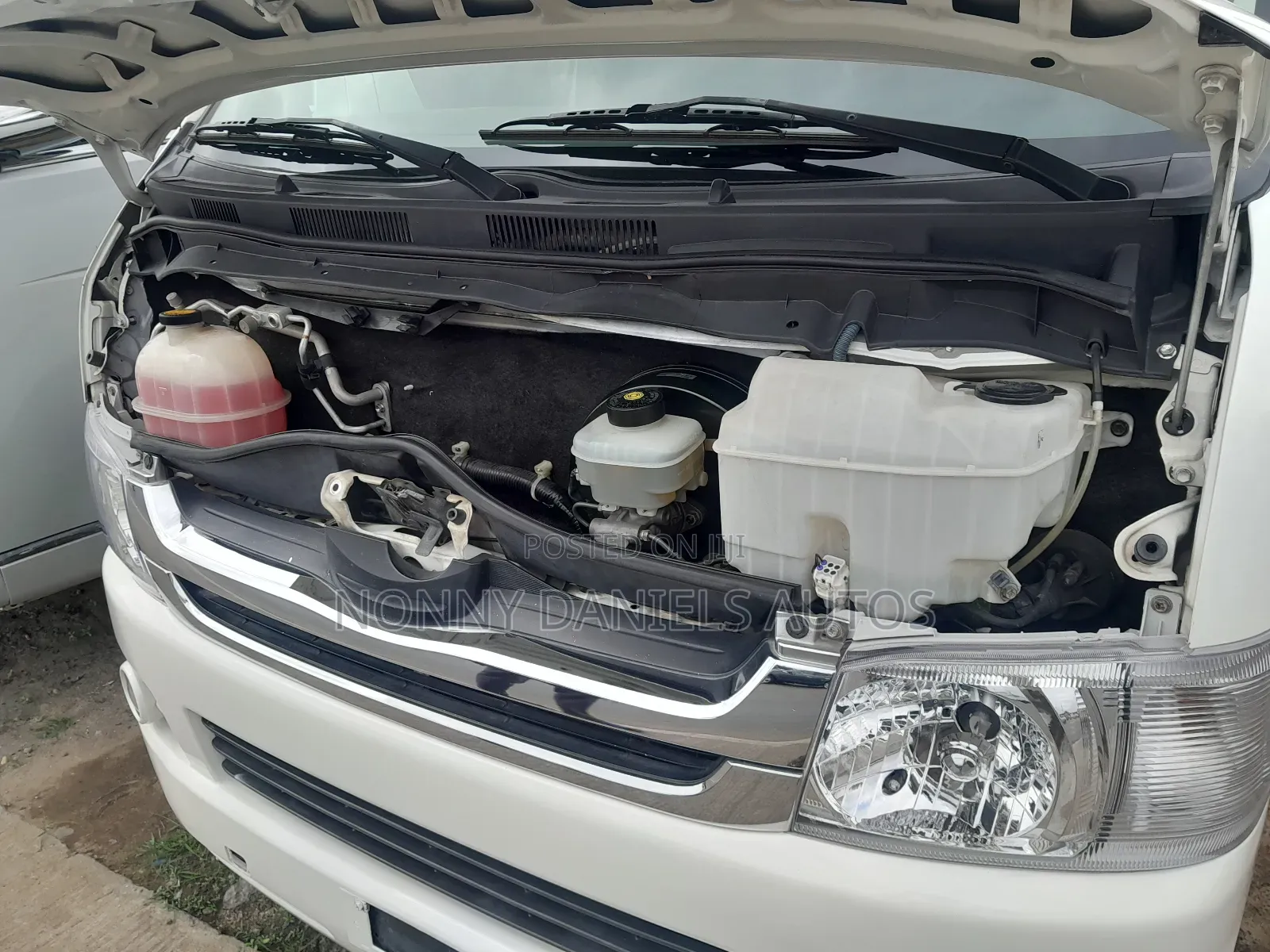 Toyota HiAce 2008 White