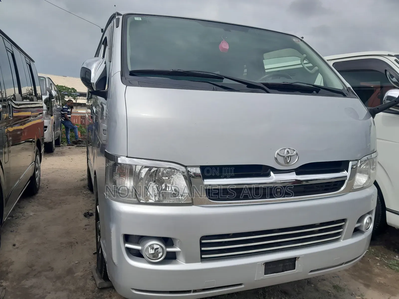 Toyota HiAce 2010 Silver