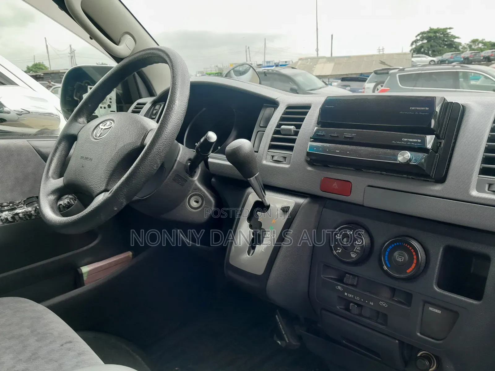 Toyota HiAce 2010 Silver