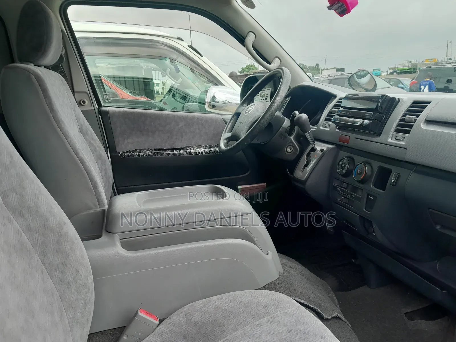 Toyota HiAce 2010 Silver