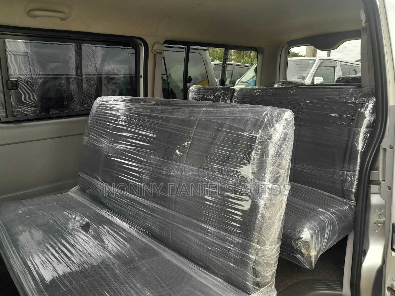 Toyota HiAce 2010 Silver