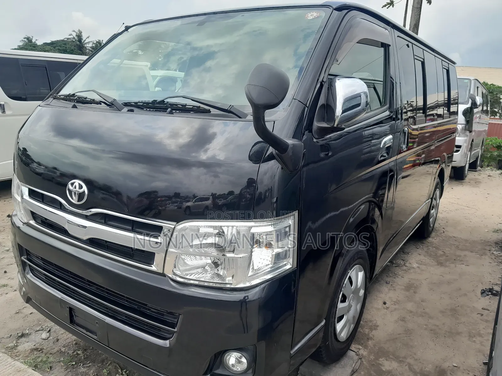 Toyota HiAce 2011 Black