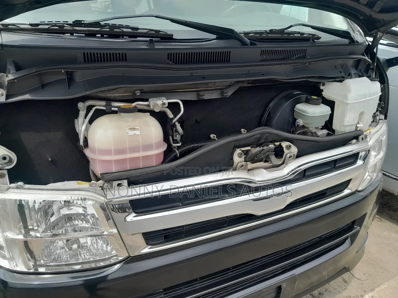 Toyota HiAce 2011 Black