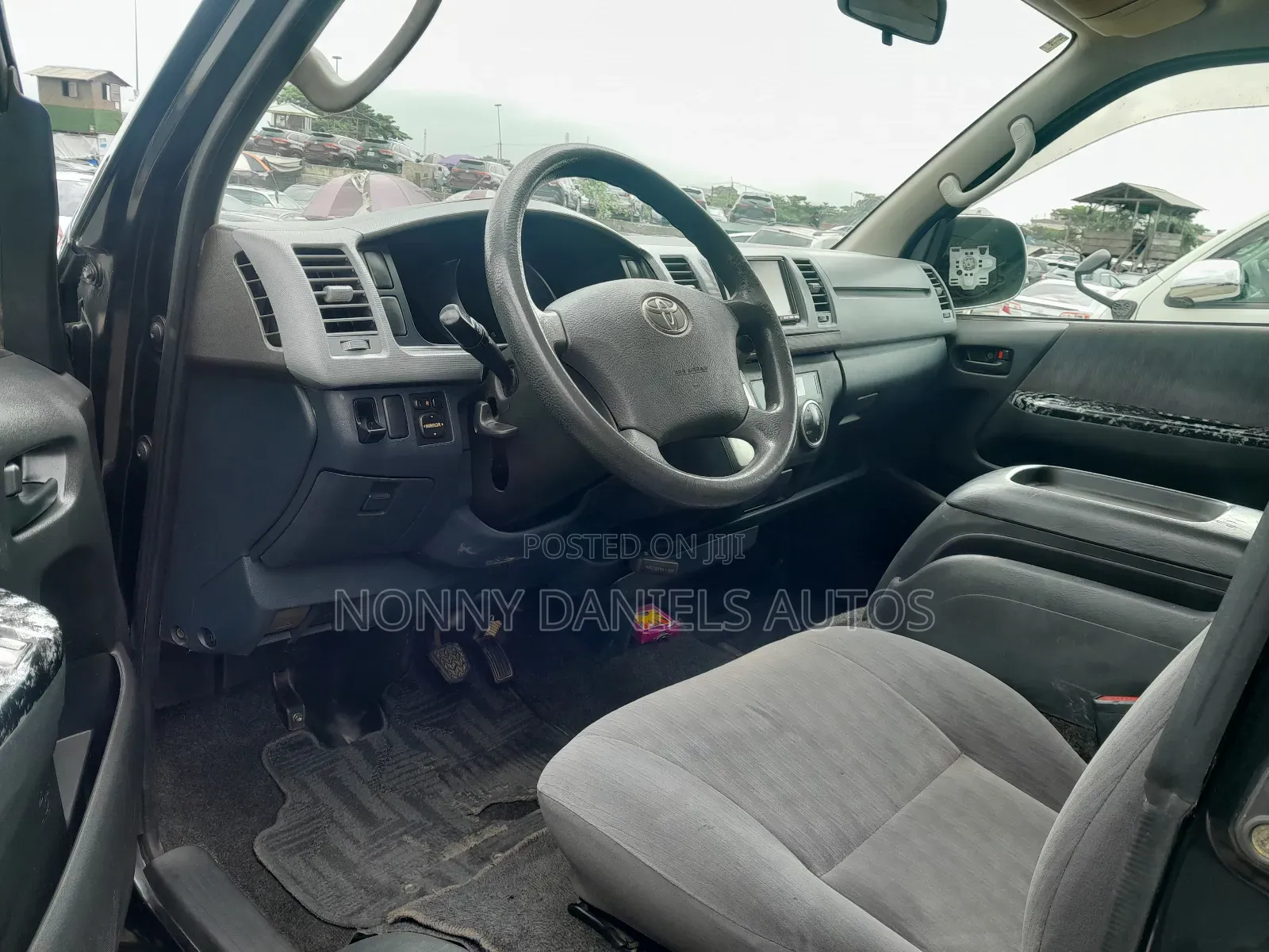 Toyota HiAce 2011 Black