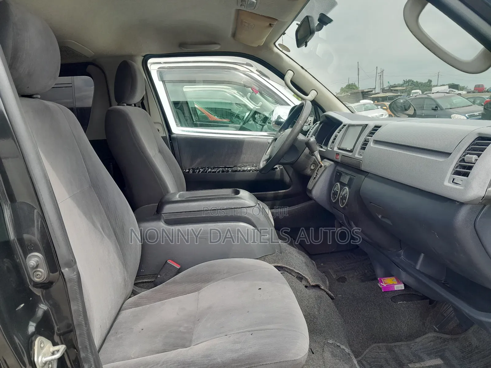 Toyota HiAce 2011 Black