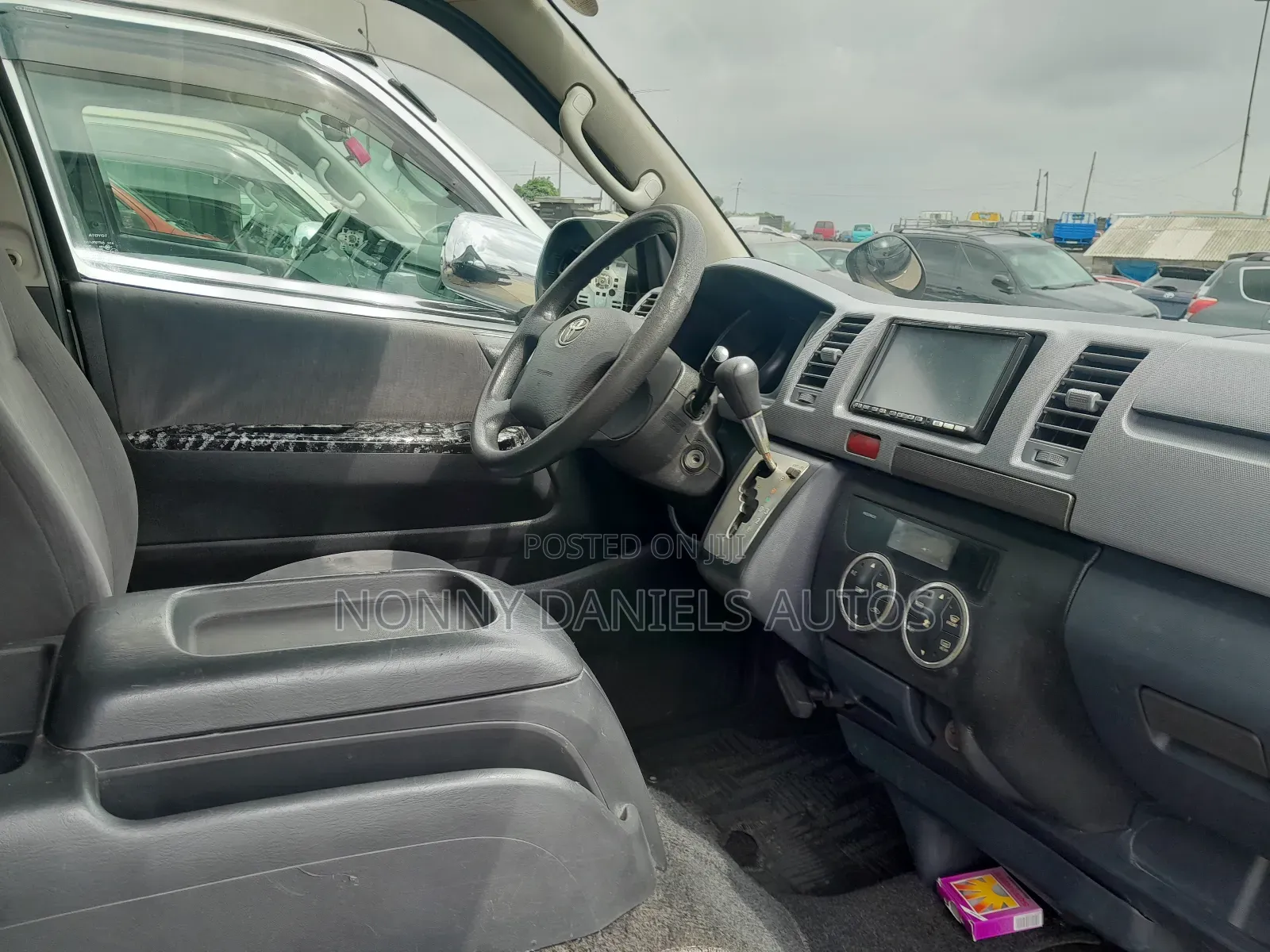 Toyota HiAce 2011 Black