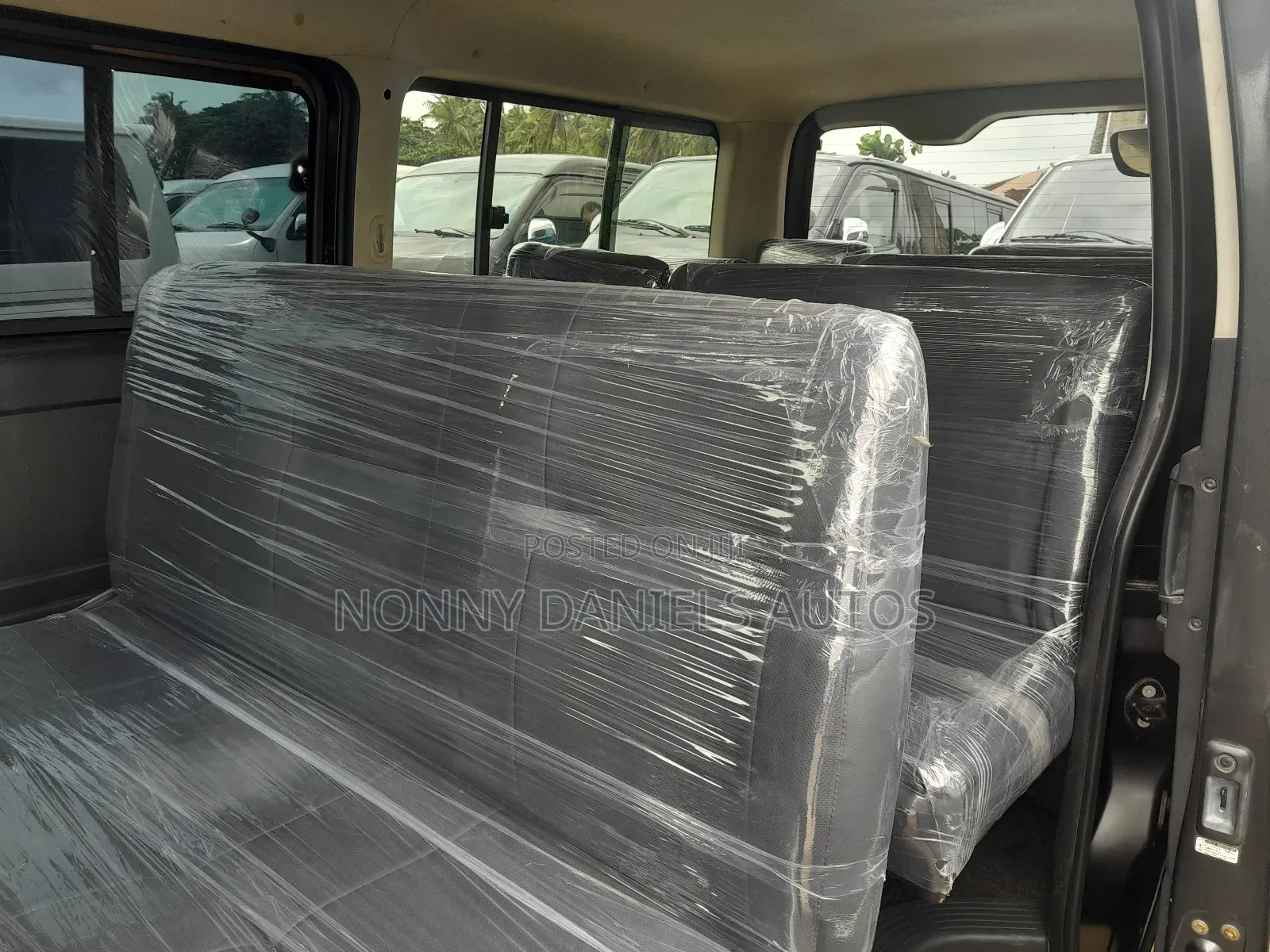 Toyota HiAce 2011 Black
