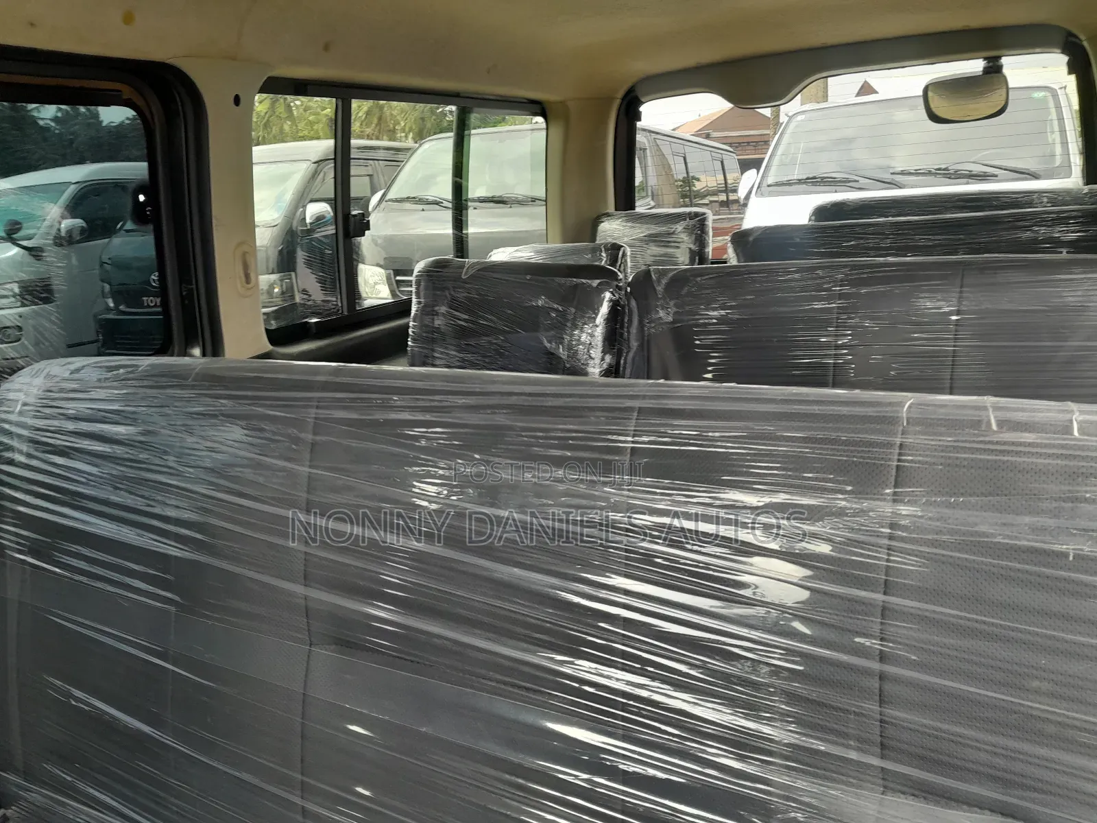 Toyota HiAce 2011 Black