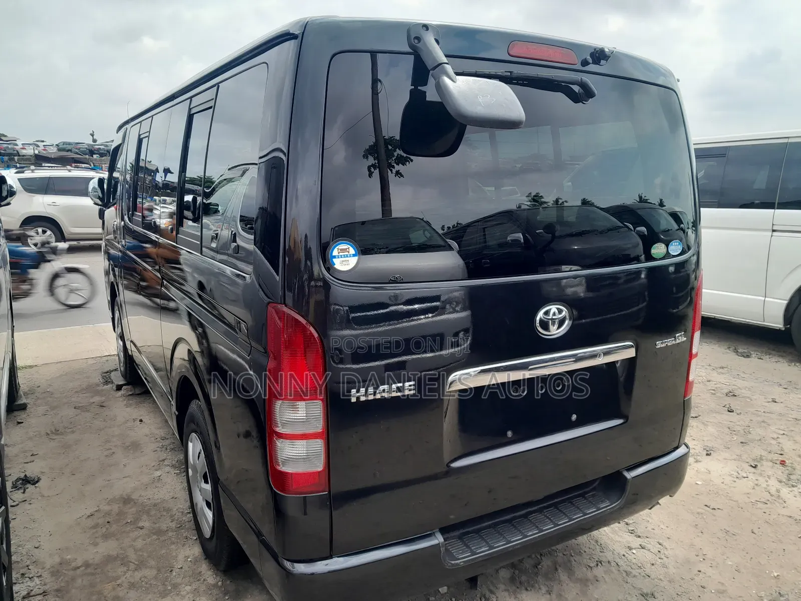 Toyota HiAce 2011 Black
