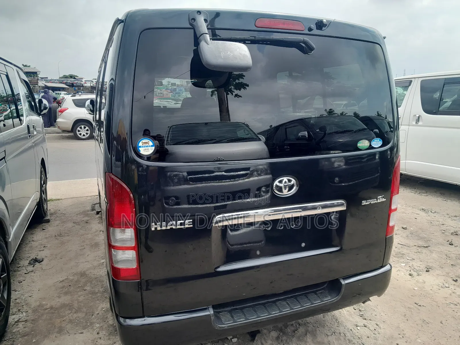 Toyota HiAce 2011 Black