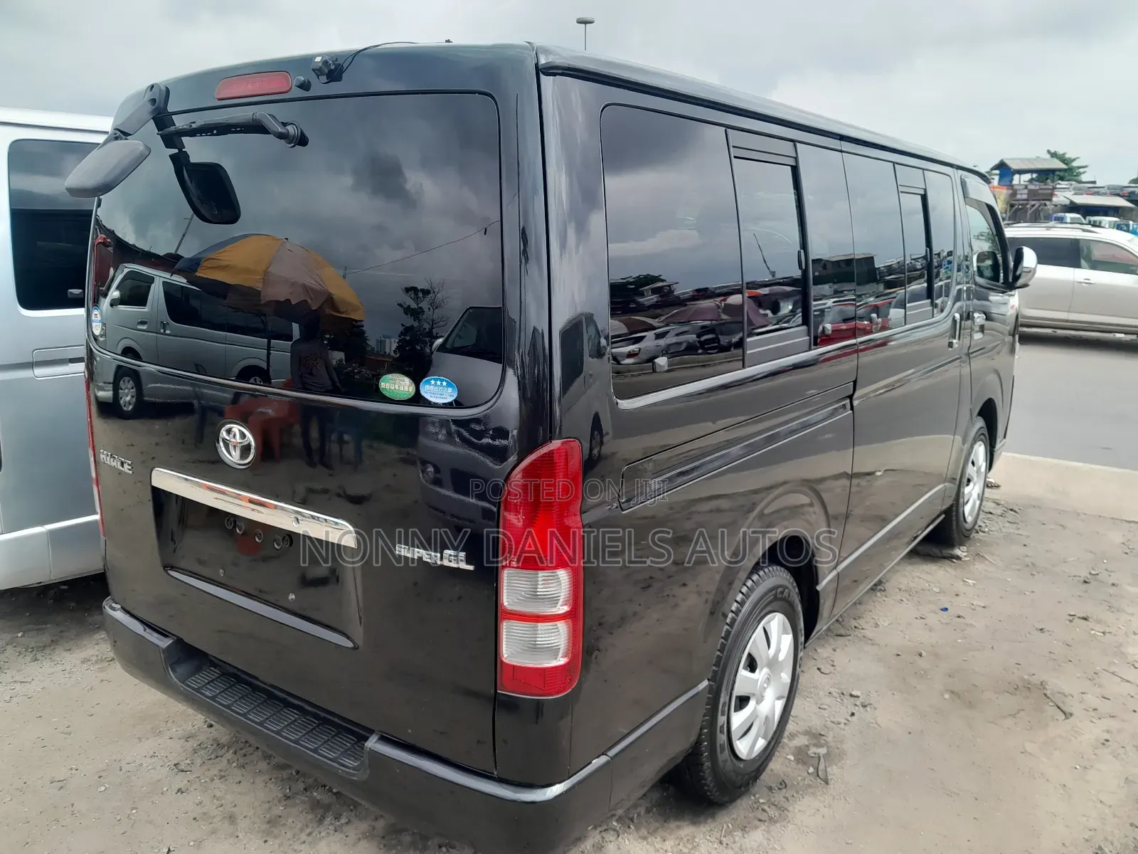 Toyota HiAce 2011 Black