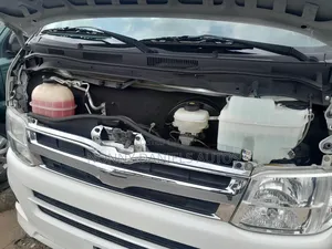 Toyota HiAce 2012 White
