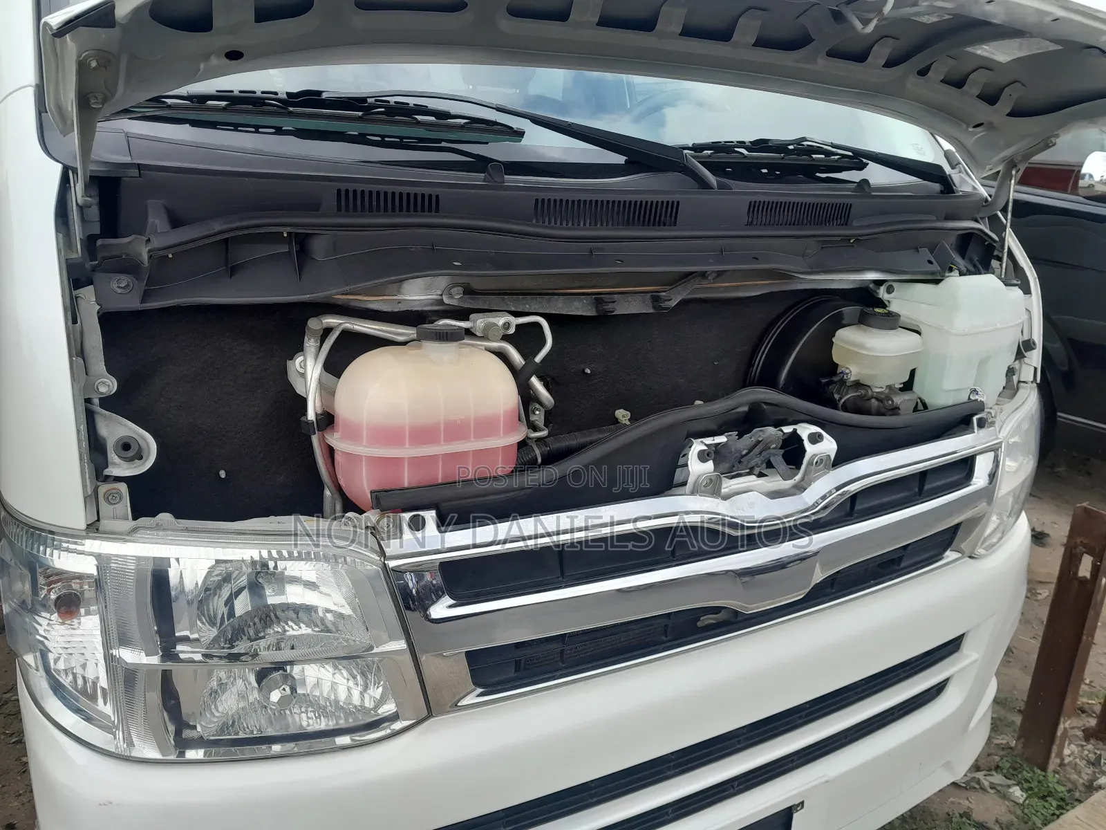 Toyota HiAce 2012 White