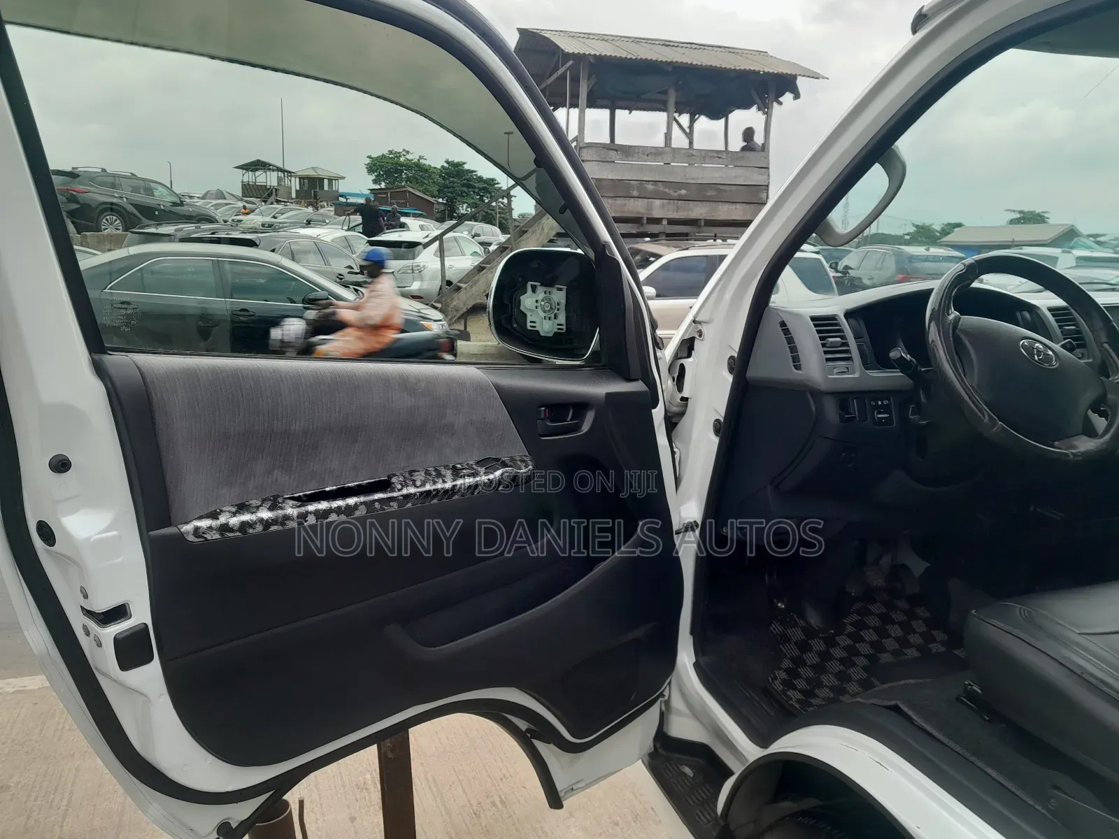 Toyota HiAce 2012 White
