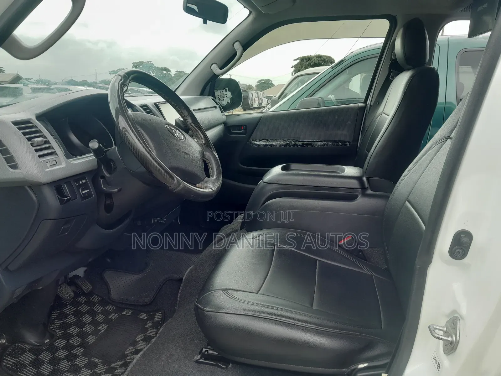 Toyota HiAce 2012 White