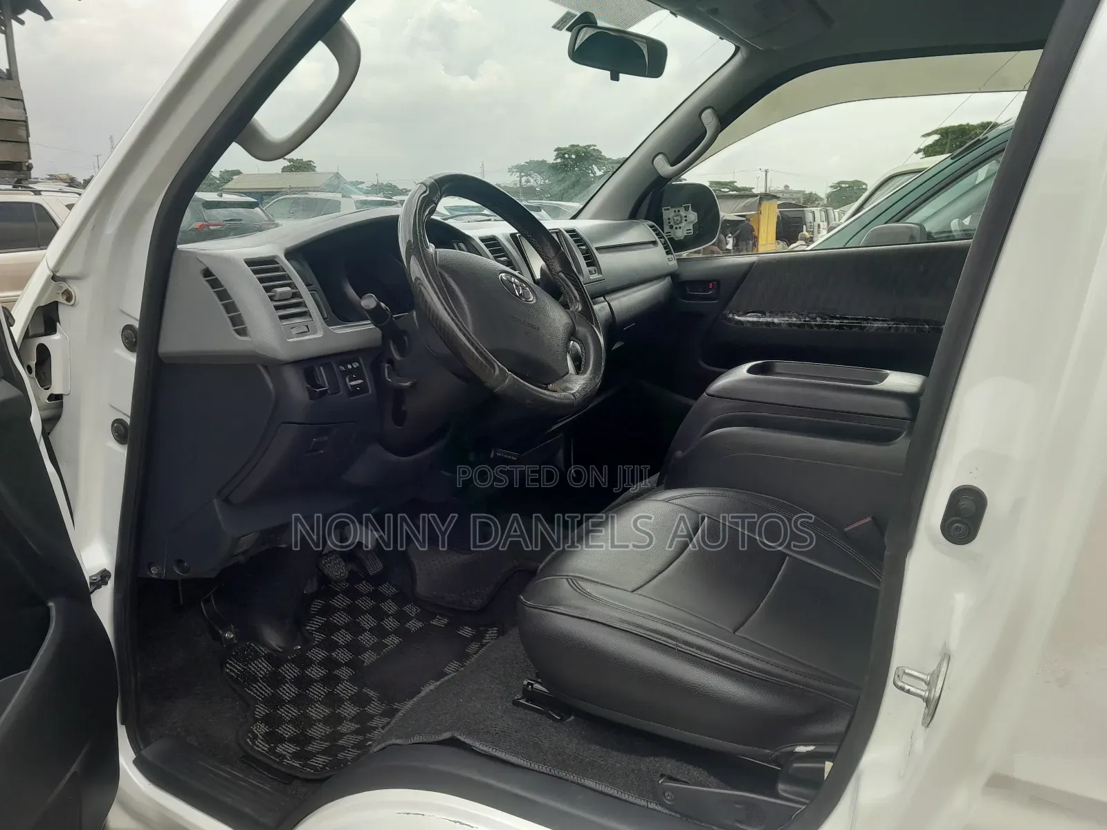 Toyota HiAce 2012 White
