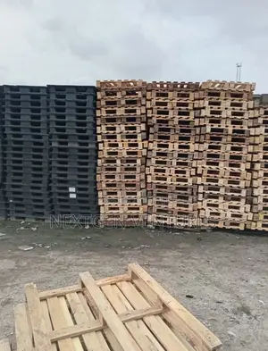 Farm Wooden Pallet Storage
