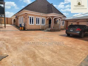 Furnished 3bdrm House in Peculiar Estate, Akobo for sale