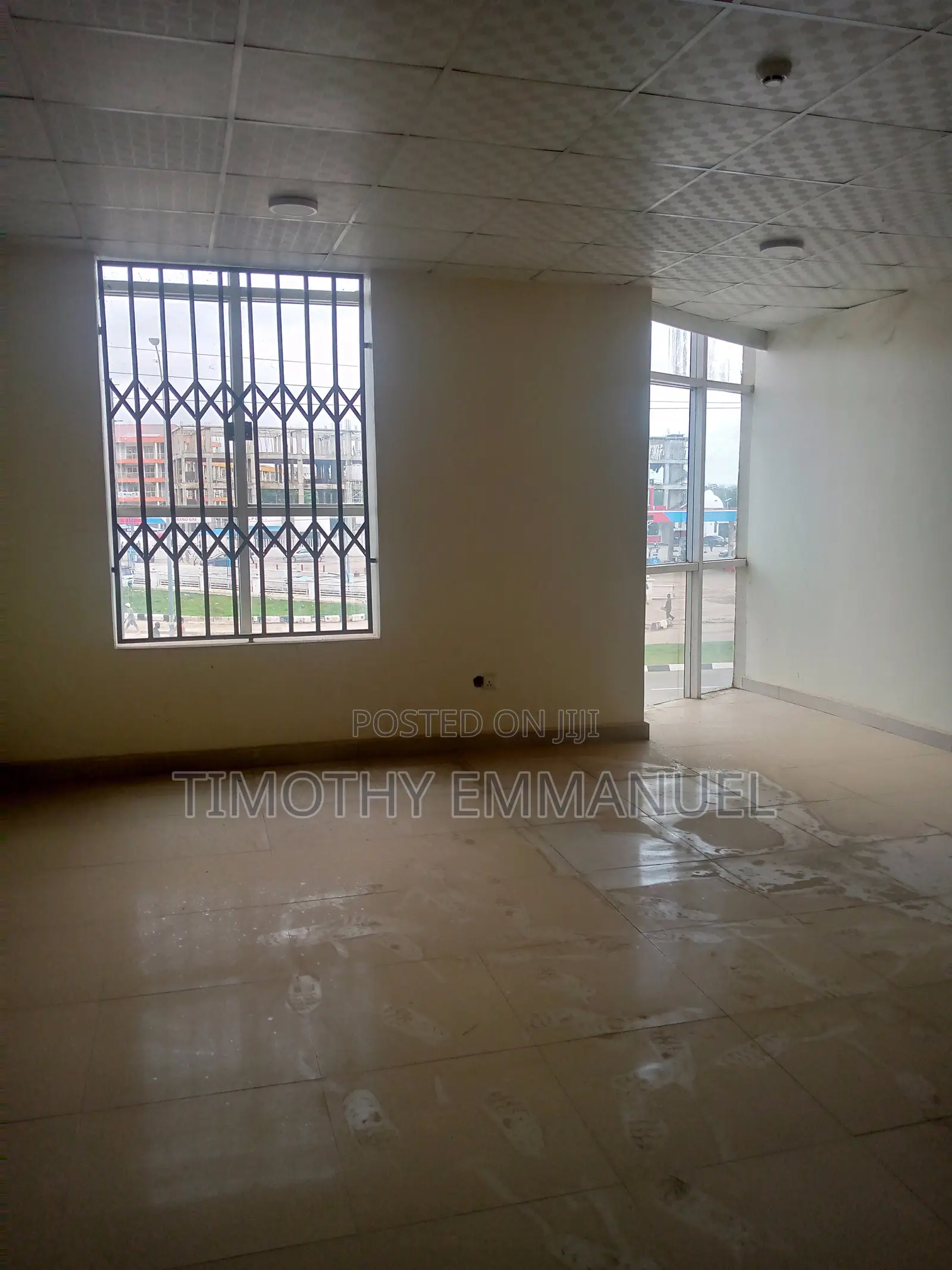 Office Space for Rent in Second Floor With Serviced Elevator
