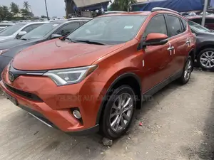 Toyota RAV4 Limited AWD (2.5L 4cyl 6A) 2017 Orange