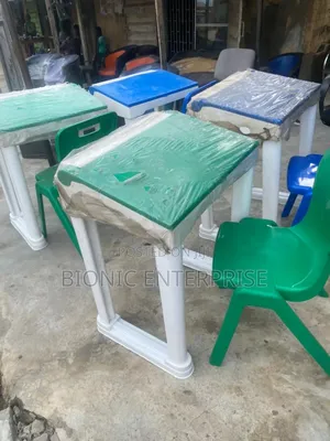 Photo - Student Reading Table and Chairs