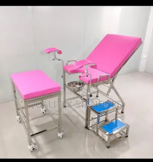 8 Legs Delivery Bed With Step Stool