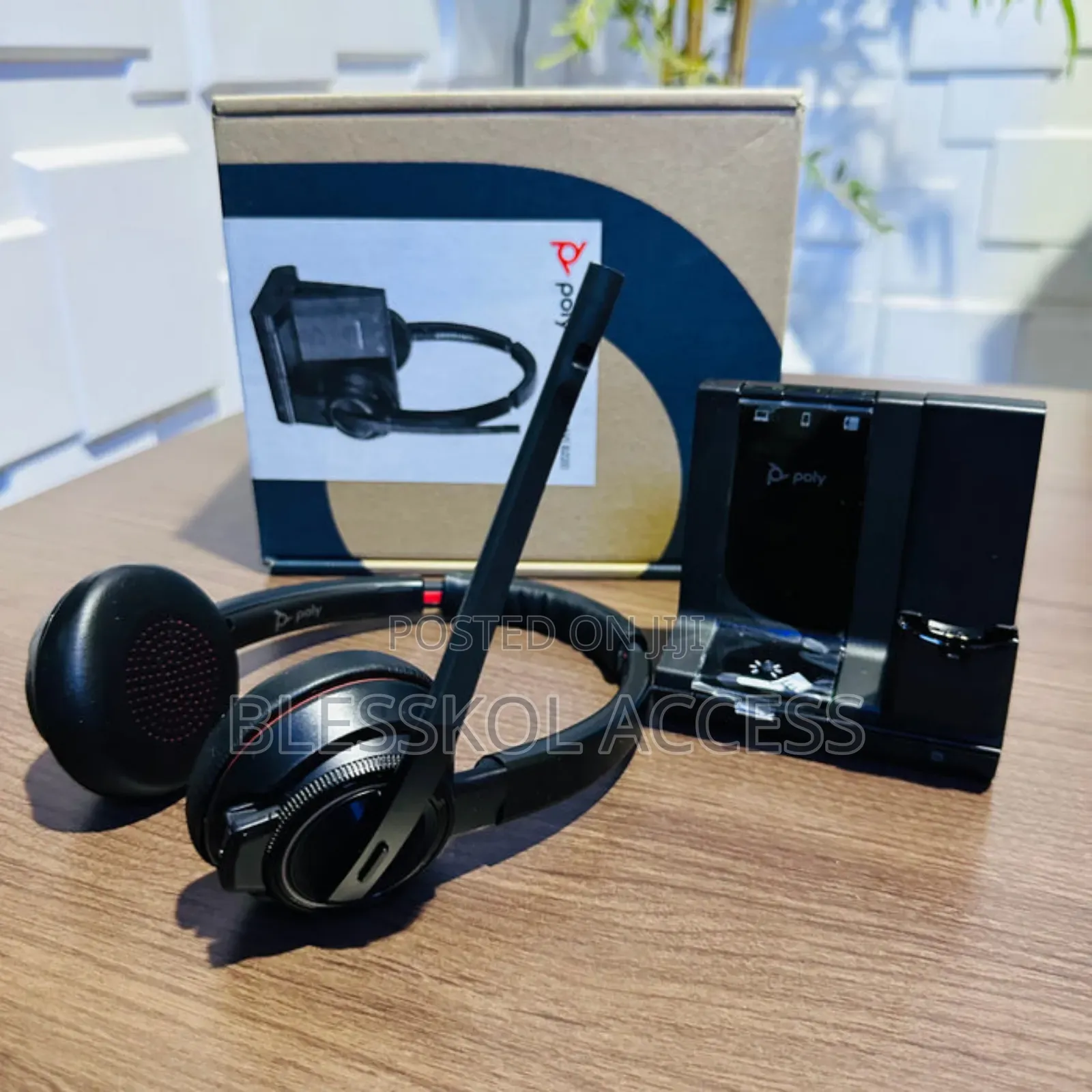 Poly Savi 8220 Office Wireless Dect Headset