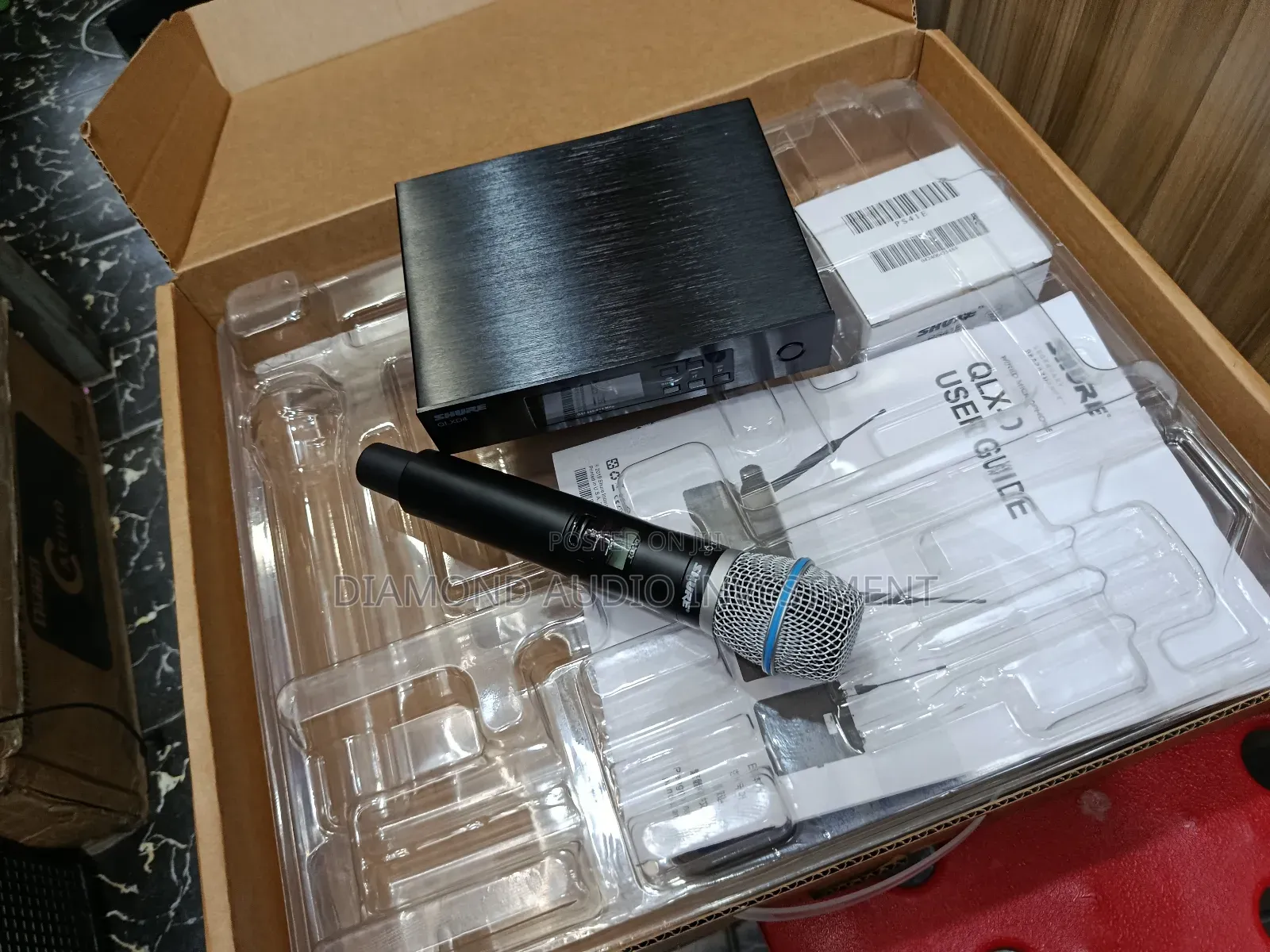 Shure Qlxd24/Beta87a Wireless Microphone (Original)