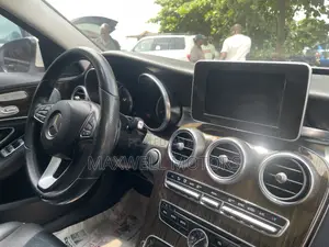 Mercedes-Benz C300 Sport 4Matic Sedan AWD (2.0L 4cyl 7A) 2017 White