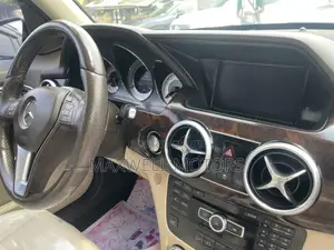 Mercedes-Benz GLK-Class Base GLK 350 4dr AWD 4MATIC (3.5L 6cyl 7A) 2015